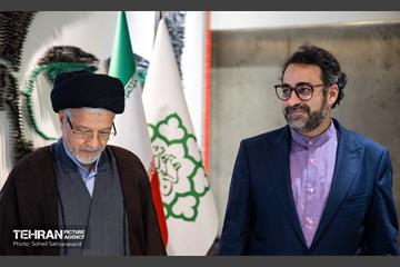 مراسم رونمایی از کتاب بداهه‌گویی در اجرای تلویزیونی