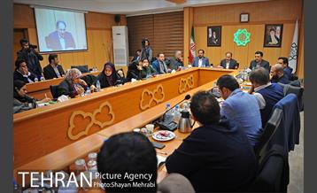 نشست صمیمانه دکتر نجفی با خبرنگاران حوزه شهری 7