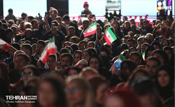 رویداد «شب ایران» در میدان انقلاب اسلامی 52