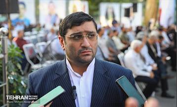 رونمایی از مجسمه های 6 شهید در منطقه 15 25