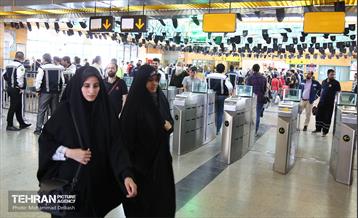 خدمات شرکت بهره برداری مترو تهران به شرکت کنندگان در مراسم ارتحال امام خمینی(ره) 38