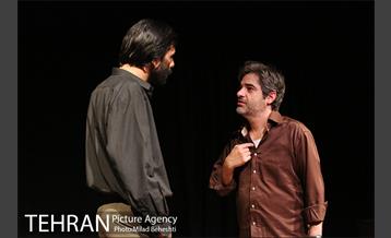 نمایش مرثیه ای برای آقای ع 10