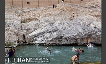 آبتنی تابستانی در چشمه علی 9