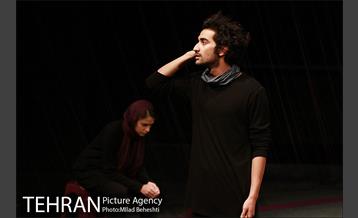 نمایش هویت پروانه های مرده‎ 1