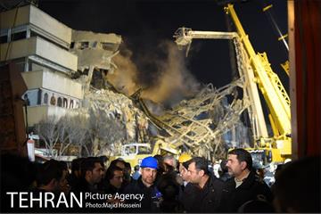 امداد رسانی شبانه در حادثه پلاسکو 4
