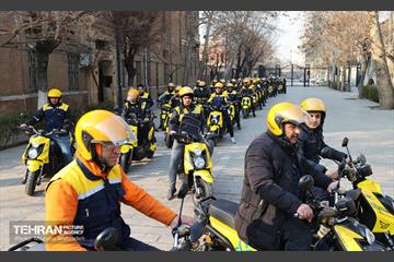 آیین رونمایی از موتورسیکلت‌های برقی شبکه پست 5