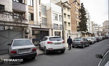 بی قانونی؛ تعرض به حریم پیاده راه 22