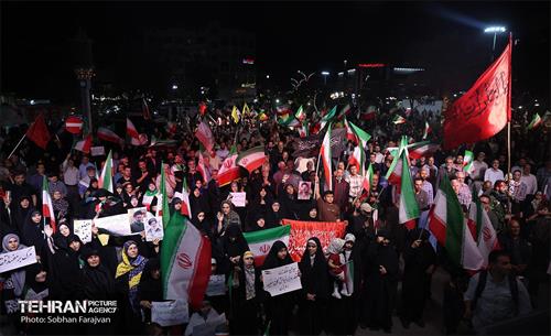 اجتماع مردمی دفاع از انقلاب در میدان کمال الملک تهرانسر 18