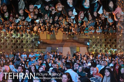 اجتماع بزرگ جوانان شهر تهران در میدان امام حسین(ع) 29