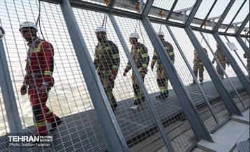 مسابقه پله‌نوردی آتش‌نشانان در برج میلاد 3