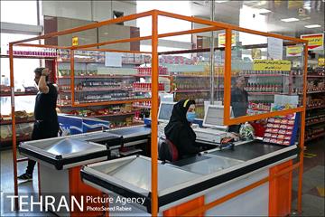 اجرای طرح فاصله گذاری اجتماعی در میدان میوه و تره بار صادقیه 33