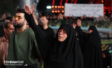 آئین بدرقه زائران اربعین در میدان آزادی 44