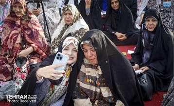 اقامه نماز عید فطر در امامزادگان پنج تن لویزان  24