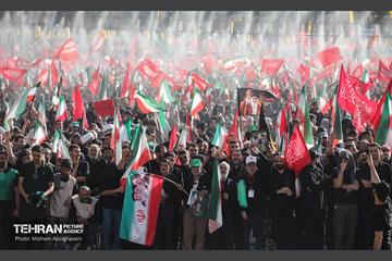 اقامه نماز بر پیکر آقای شهید ایران - 1 62