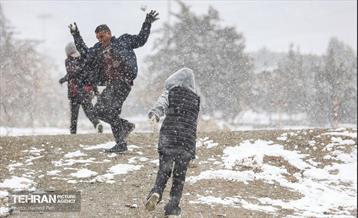 روز برفی در آبشار تهران 10