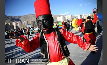 گردهمایی بزرگ عروسک‌های نوروزی در دریاچه شهدای خلیج فارس 21