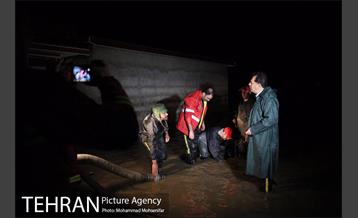 تخلیه آب از منازل مسکونی شهر آق قلا40