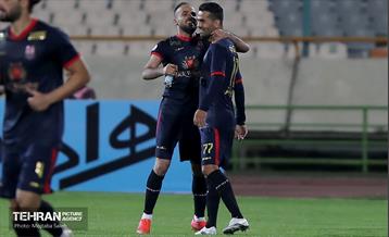 دیدار تیم های فوتبال پرسپولیس و نساجی مازندران 11