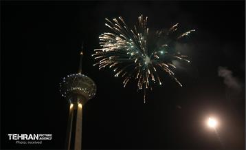 نورافشانی برج میلاد در شب پیروزی انقلاب اسلامی 8