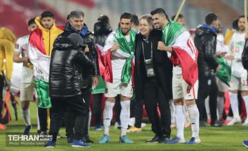 جشن و شادی بازیکنان و کادر فنی تیم ملی ایران پس از صعود به جام جهانی 2022