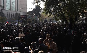 تشییع پیکرهای ۱۰۰ شهید گمنام از مقابل دانشگاه تهران 30