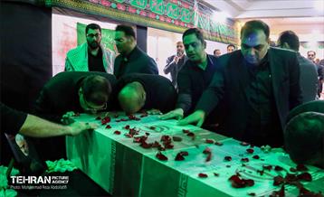 بدرقه پیکر مطهر شهید گمنام دوران دفاع مقدس در اداره‌کل سرمایه‌انسانی 14