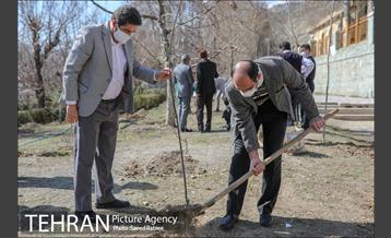 مراسم درختکاری به مناسبت یادبود همکاران جانباخته کرونا در شهرداری تهران 34