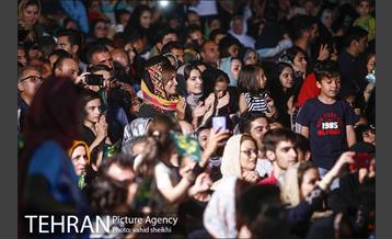 ویژه برنامه شب فیروزه ای در دریاچه شهدای خلیج فارس 9
