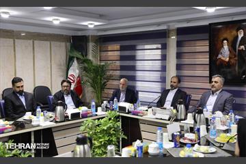 دیدار معاون خدمات شهری با کارکنان حوزه خدمات شهری منطقه ٤ 8