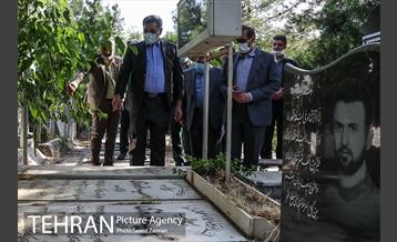 حضور شهردار تهران در بهشت زهرا(س) و مزار شهدای آتش نشان 9