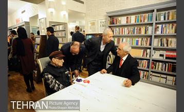 افتتاح «کافه کتاب ققنوس» در هفته کتاب 12