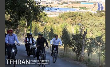 بازدید پیروز حناچی شهردار تهران از بوستان جنگلی چیتگر تا دریاچه شهدای خلیج فارس 6