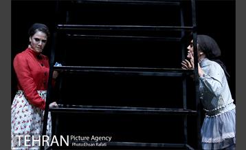 نمایش خانه‌اى در انتهاى خیابان بهار 23