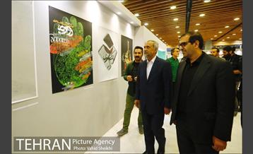 بازدید معاون اقتصادی رئیس جمهور از نمایشگاه عطر سیب 2