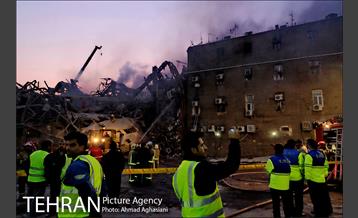 تلاش شبانه برای نجات آتش نشانان بازمانده در پلاسکو 1