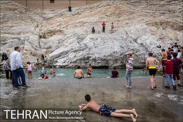 آبتنی تابستانی در چشمه علی 11