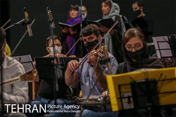 تمرین کنسرت آنلاین نغمه های تهران در برج میلاد 29
