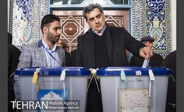 شرکت پیروز حناچی شهردار تهران در انتخابات مجلس شورای اسلامی 11