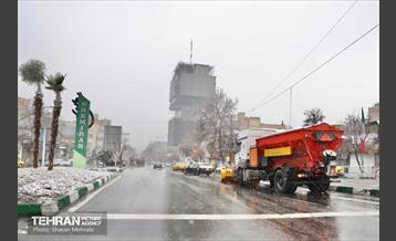 آمادگی نیروهای خدمات شهری در پی بارش‌ برف تهران 11
