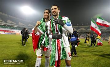 جشن و شادی بازیکنان و کادر فنی تیم ملی ایران پس از صعود به جام جهانی 2022