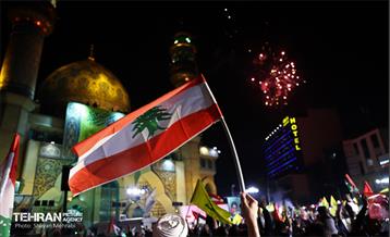 شادی مردم تهران پس از حمله موشکی ایران 13