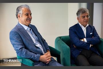مراسم رونمایی از کتاب بداهه‌گویی در اجرای تلویزیونی