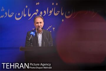 تجلیل از خانواده شهدای آتش‌نشان حادثه پلاسکو با حضور شهردار تهران 40