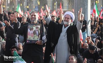 اقامه نماز بر پیکر آقای شهید ایران - 1 85