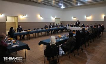 نشست صمیمانه شهردار منطقه 8 با نخبگان جامعه ارامنه 14