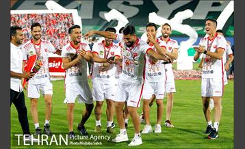 قهرمانی تیم فوتبال پرسپولیس در رقابت‌های لیگ برتر فوتبال 18