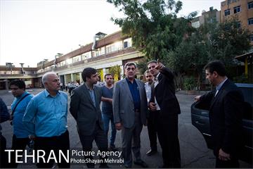 بازدید شهردار تهران از خسارت آتش سوزی اخیر میدان حسن آباد 37
