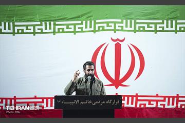 آیین بدرقه زائر اولی‌ها به‌ سوی عتبات عالیات در میدان انقلاب 23