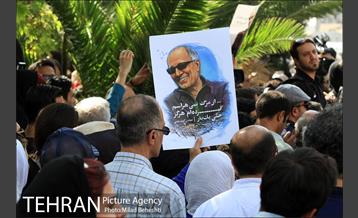 بدرقه عباس کیارستمی به خانه ابدی‎ 25