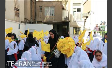 اهدای هدایای ویژه به دانش آموزان دبستان دخترانه شهید خوشنویسان 1